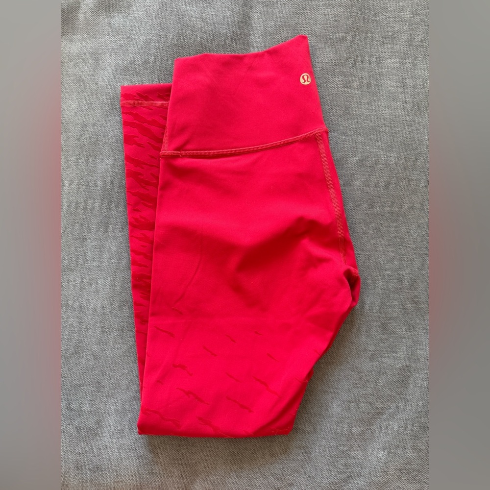 Red Lululemon Luxtreme Wunder Under leggings